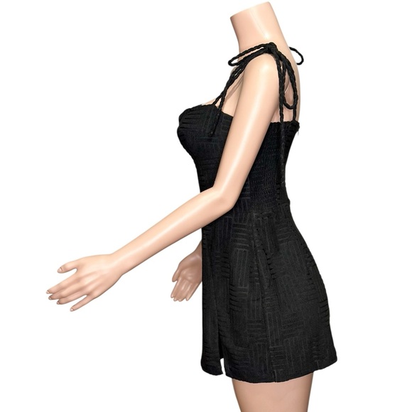 NEW AMANDA UPRICHARD Taylor Skort Romper, Black, Medium - Picture 7 of 12